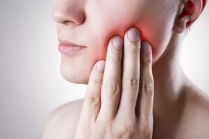 Biến chứng nhổ răng khôn gây đau nhức